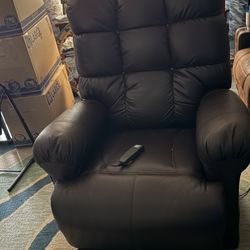Electric recliner chair with lift