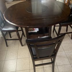 Wooden Table w/4 Chairs