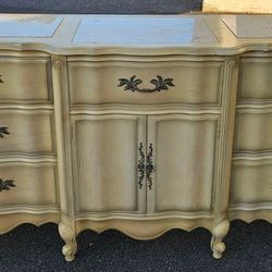 French Provincial Bedroom Set, Dresser, Chest Of Drawers, Nightstands, Double Bed 