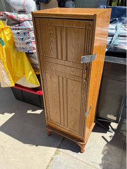 Storage cabinet
