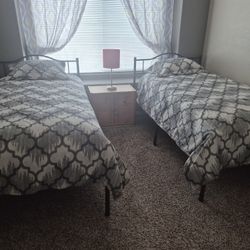 2 Twin Beds