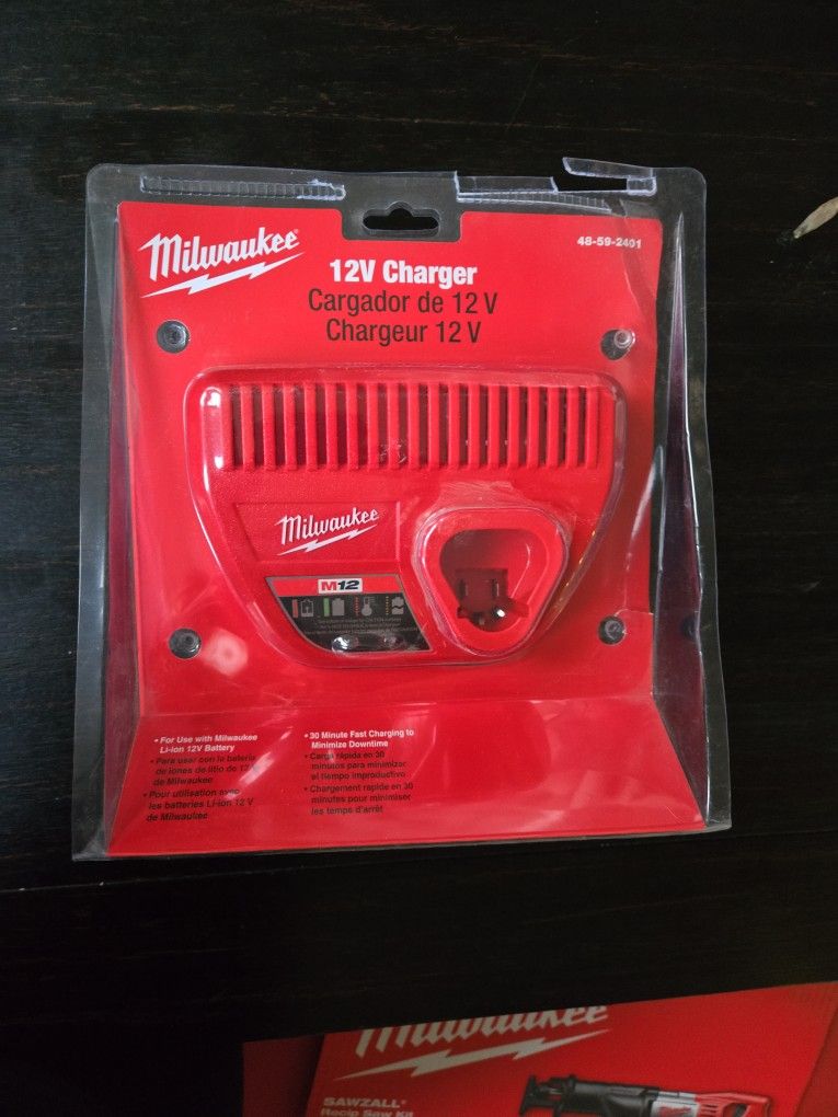 Milwaukee 12V Charger