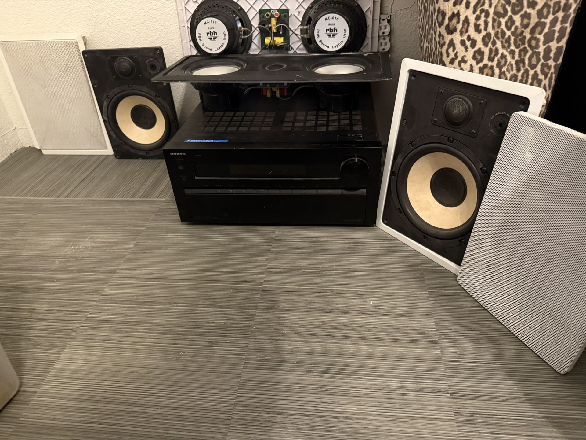 ONKYO. TX NR809 Speakers Rbh and Monster Source