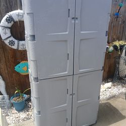 Rubbermaid Storage Cabinet 