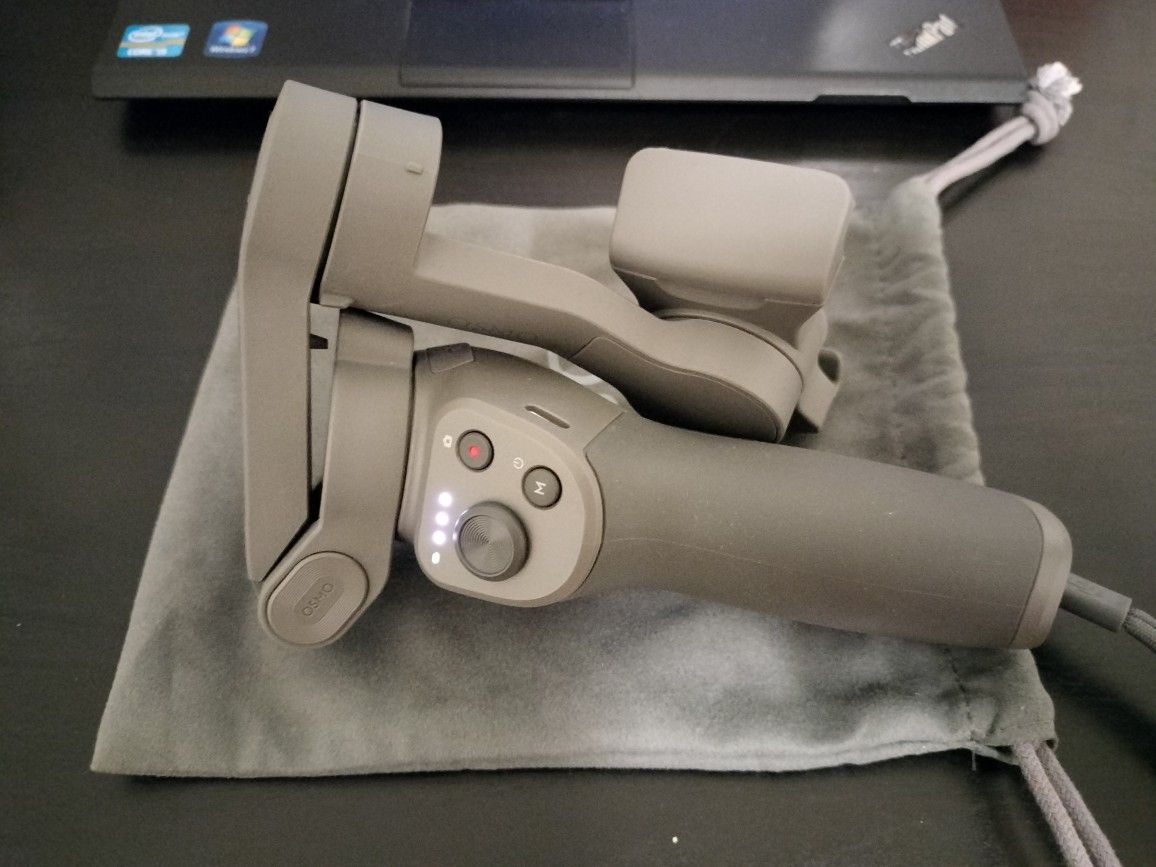 DJI Osmo Mobile 3 Combo - Gimbal Stabilizer