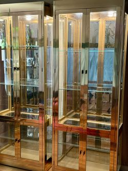 Pair of Mirrored Brass Curio Display Cabinets by Mastercraft, Illuminated