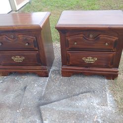 2 Night stands in Excellent condition