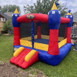 Small Bounce House for kids fun!!