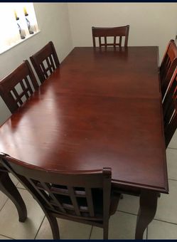 Mesa y 6 sillas buenas condiciones