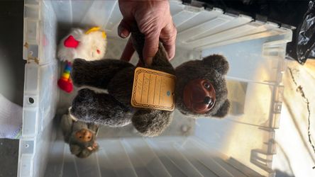 vintage 1985 Robert Raikes "Jamie" jointed teddy bear with a carved wooden face, manufactured by Applause (model #5453).