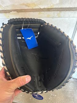 Brand new with tags Mizuno MVP Prime Special Edition 34" Catcher's Mitt, model GXC50PSE8.