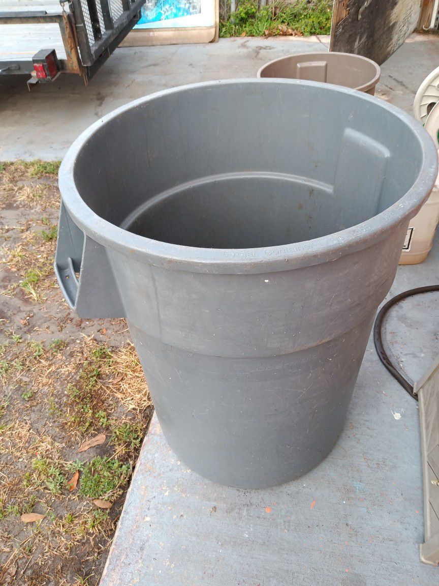 55 Gal. Used Brute Rubbermaid Container 