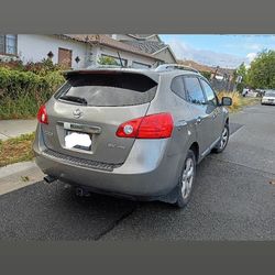 Nissian rouge 2011 sv Suv