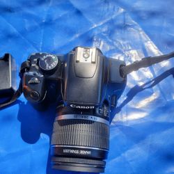 Canon  EOS 450D. 12.2 Megapixel 