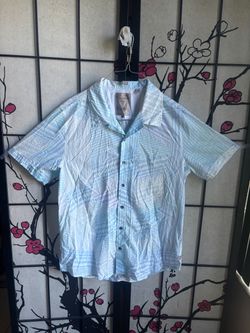 Medium Guess Short Sleeve Button-Up Shirt