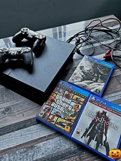 • PS4 • Works perfectly
