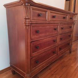 Bassett Dresser and Matching Nightstands 