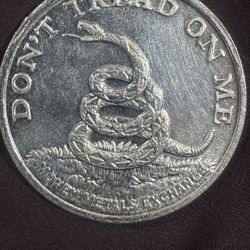 1 Troy Oz Silver 999 This is a commemorative silver round celebrating the Boston Tea Party.