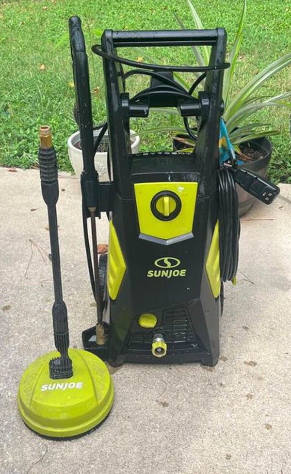 Sun Joe 2300 psi electric pressure washer w/ 10 in surface cleaner