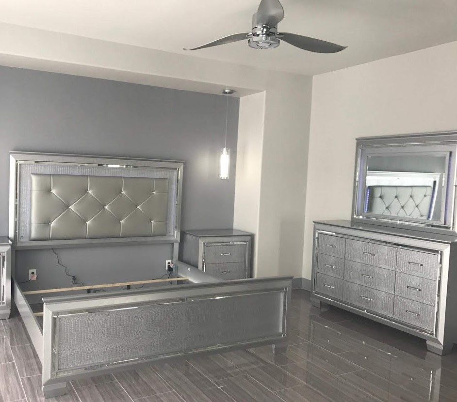 NEWđź’Ž4PCS Bellanova Silver Queen Bed w/ LED (Mattress is not Included)