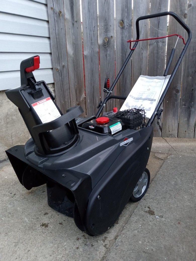 Like-New Briggs And Stratton 22" Inch Single Stage Gas Snowblower With Quick Chute Control 