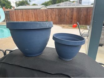 Plastic pots