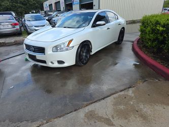 2014 Nissan max