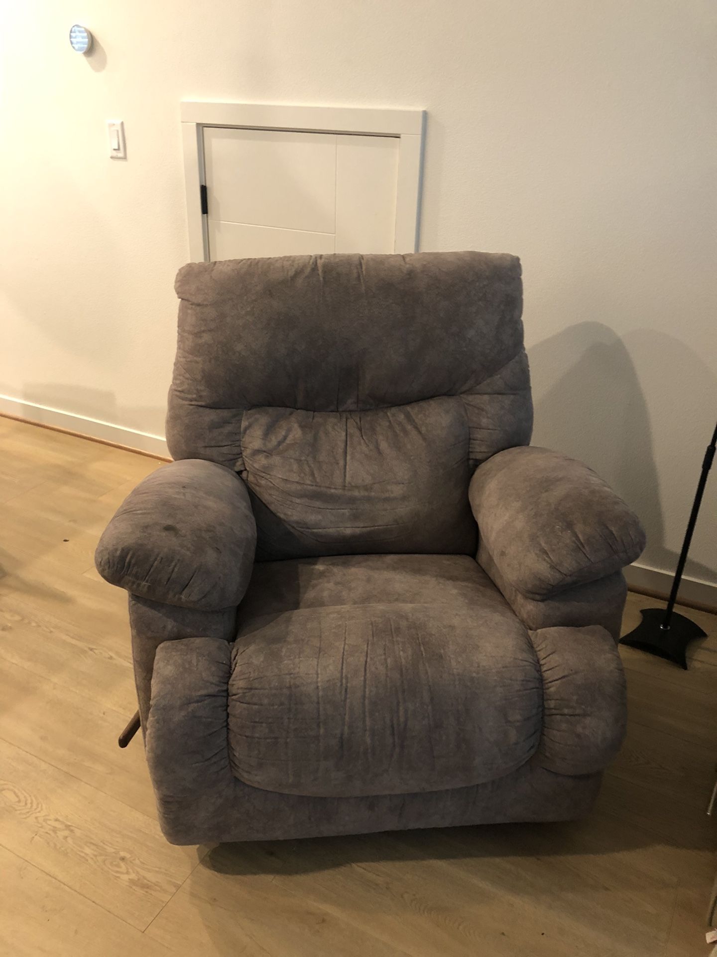 Lazy Boy Fluffy And Soft Comfortable Recliner.