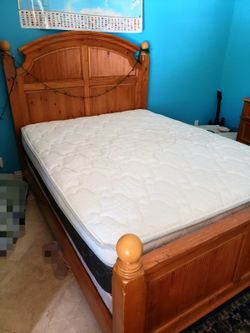NEW Queen-Size PILLOW TOP MATTRESS and BOX SPRING. Bed frame not included 👍