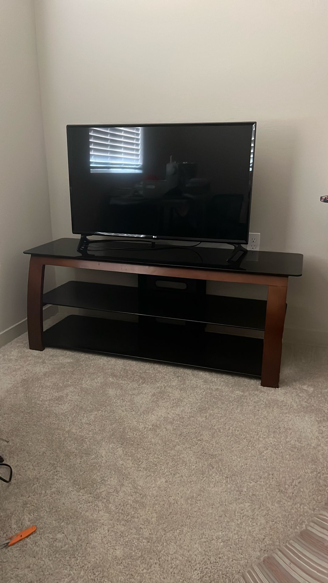 Tv And Tv Stand Black Color