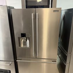 Frigidaire PROFFESIONAL Refrigerator And Microwave 