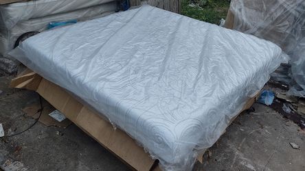 Serta icomfort King Size Mattress (Mattress Only)