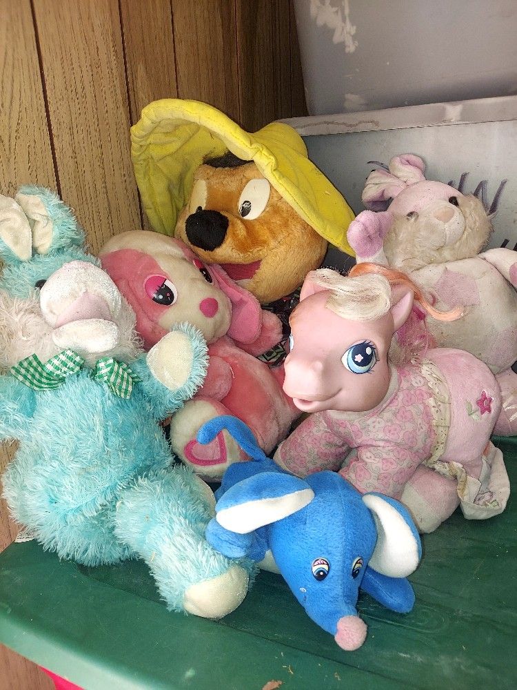 LARGE BAG OF STUFFED ANIMALS TOYS. $12.00 FOR ALL