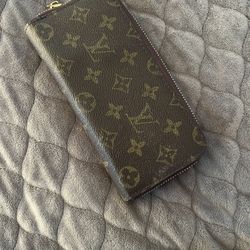LV Wallet 