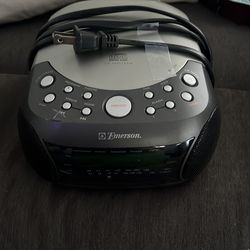 Cd player radio alarm combo brand new