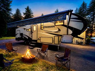 ***SALE PENDING*** 2018 Prime Time Crusader Lite 26RE Fifth Wheel Camper - 5th Wheel Travel Trailer RV in EXCELLENT CONDITION