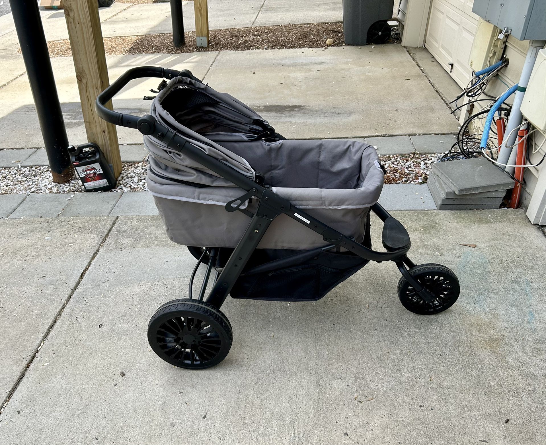 VEVOR Large Pet Stroller with Storage Basket, Adjustable Handle, Large Canopy - Jogging Stroller