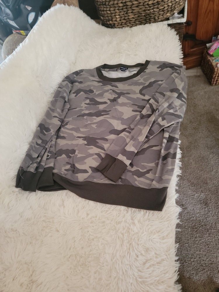 Womens Camo Long Sleeve Shirt XL