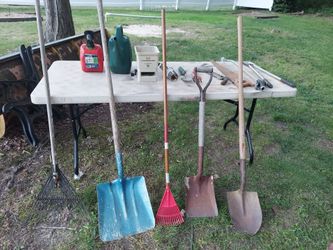 15 assorted outdoor tools. Everything you see $20.