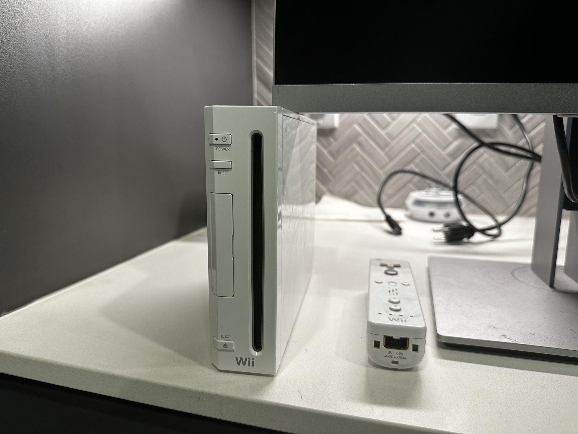 Nintendo Wii included with HP Monitor
