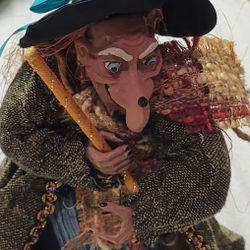 MOVING WITCH WITH LIGHTS 