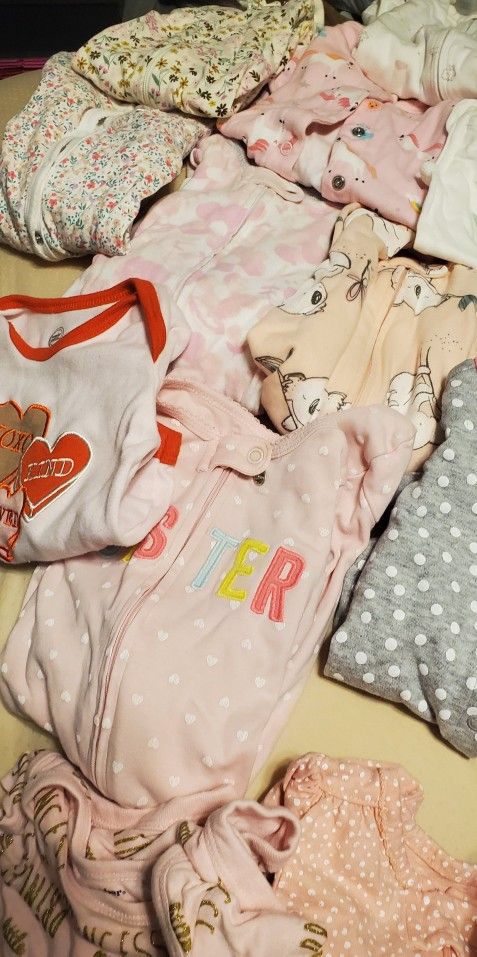 Like New Beautiful 45 Pieces Of Little Baby Girl's Clothing.