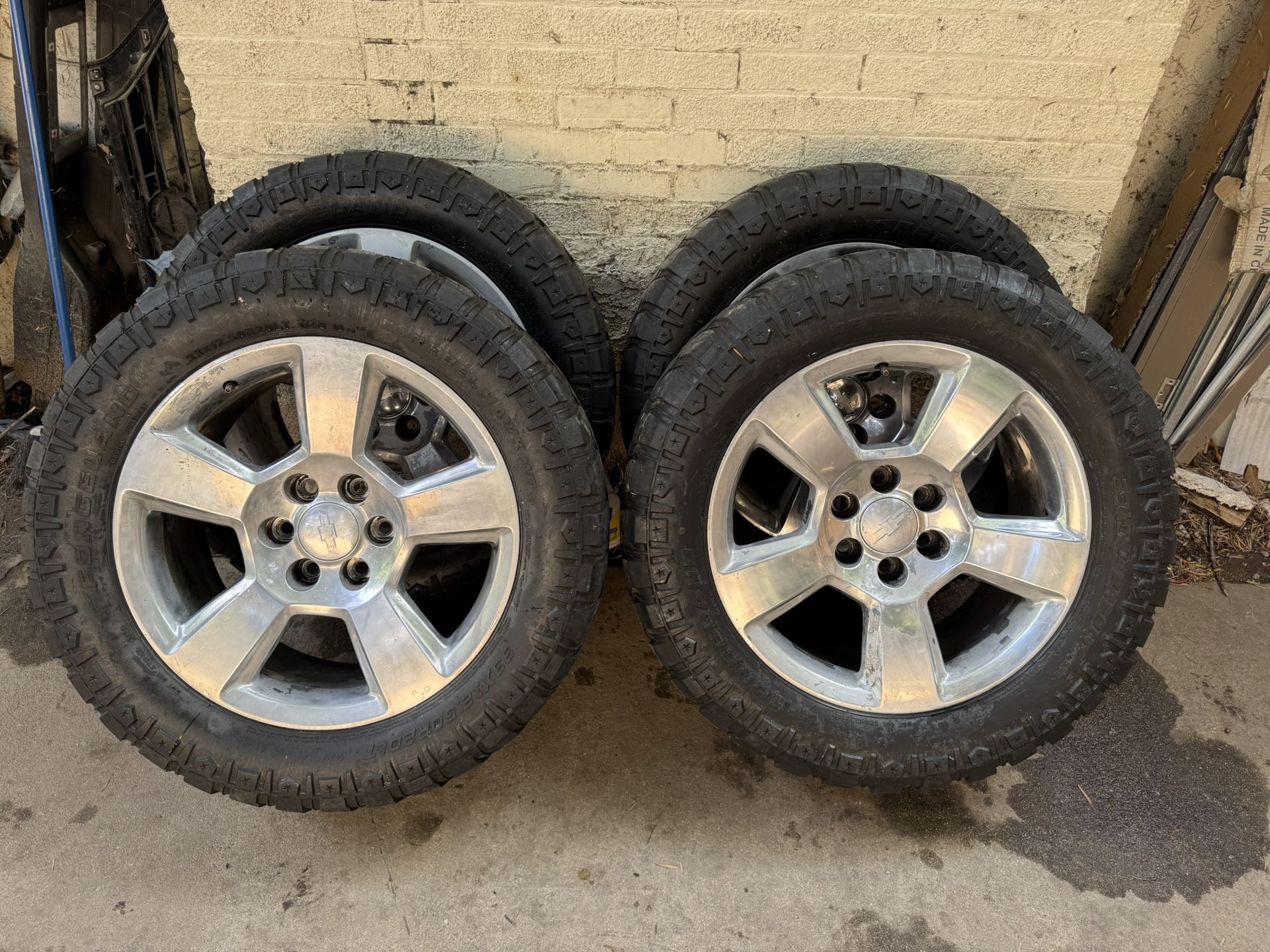 LTZ 20 rims Silverado Tahoe Yukon llanta 33x12.50.20 for Sale in San ...