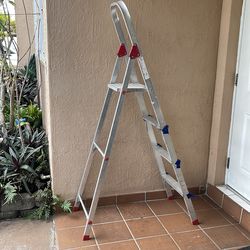 4ft Aluminum Ladder 🪜 $39