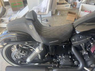 Saddlemen SDC pro series with backrest. Fits 06-17 dynas