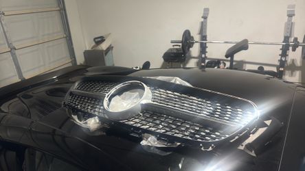 Brand new Mercedes front grill