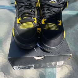 Jordan 4 Thunder