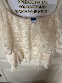 Sleeveless tiered lace ruffle top