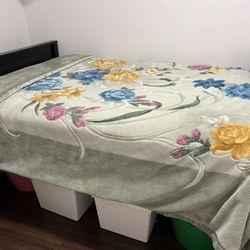 Full Bed & Like NEW & Clean Mattress In black / Bunk Bed