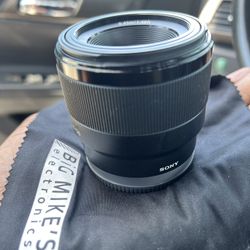 Sony FE 50mm f/1.8 Lens for Sony E, Bundle with 49mm